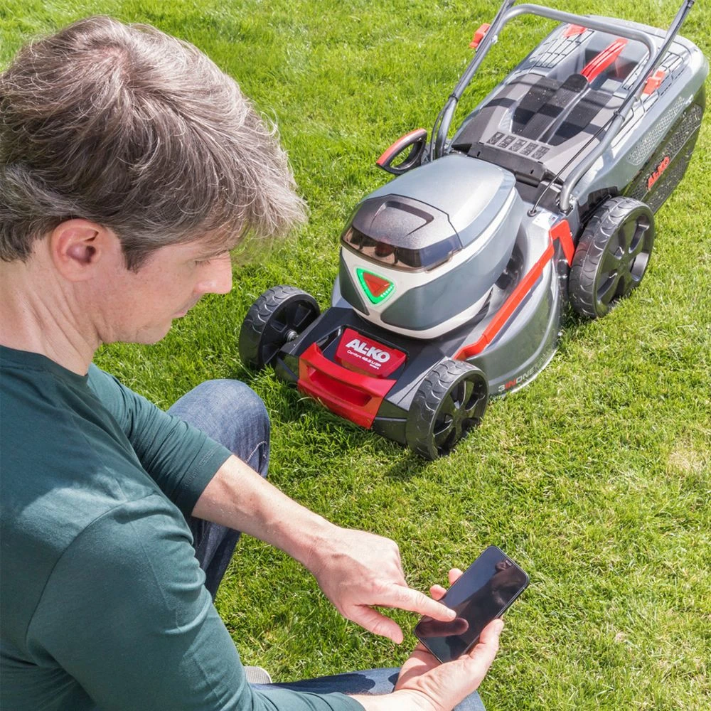AL-KO 36V 46.2 Li SP-W Comfort 3-in-1 Self-Propelled Cordless Lawn Mower (with 2 X 4Ah Batteries & Fast Charger) 8 AL-KO 36V 46.2 Li SP-W Comfort 3-in-1 Self-Propelled Cordless Lawn Mower (with 2 X 4Ah Batteries & Fast Charger) - Image 8
