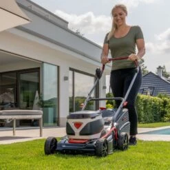 AL-KO 36V 42.2 Li Comfort Push Cordless Lawn Mower (with 2 X 4Ah Batteries & Fast Charger) -Greenworks Sale Shop al ko comfort 42.2 li cordless lawnmower lifestyle 1