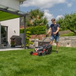 AL-KO 36V 46.2 Li SP Comfort 3-in-1 Self-Propelled Cordless Lawn Mower (with 2 X 4Ah Batteries & Fast Charger) -Greenworks Sale Shop al ko comfort 46.2 li sp lawnmower lifestyle 2 2