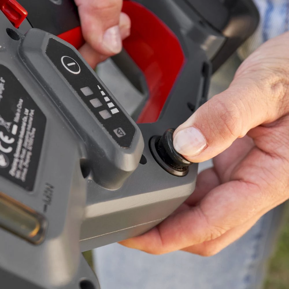 AL-KO CSM 1815 18V Bosch Home & Garden Compatible Cordless Pruning Chainsaw (with 2.5Ah Battery & Charger) 3 AL-KO CSM 1815 18V Bosch Home & Garden Compatible Cordless Pruning Chainsaw (with 2.5Ah Battery & Charger) - Image 3