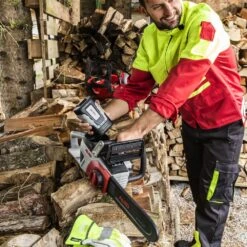 AL-KO 36V CS 4030 Comfort Cordless Chainsaw Kit (with 5Ah Battery & Charger) (Bundle Builder) -Greenworks Sale Shop al ko energyflex cs4030 chainsaw lifestyle 2 1 2 1