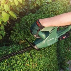 Bosch EasyHedgeCut 18-45 45cm 18V Cordless Hedge Trimmer (with 2.0Ah Battery & Charger) -Greenworks Sale Shop bosch easyhedgecut 18 45 lifestyle