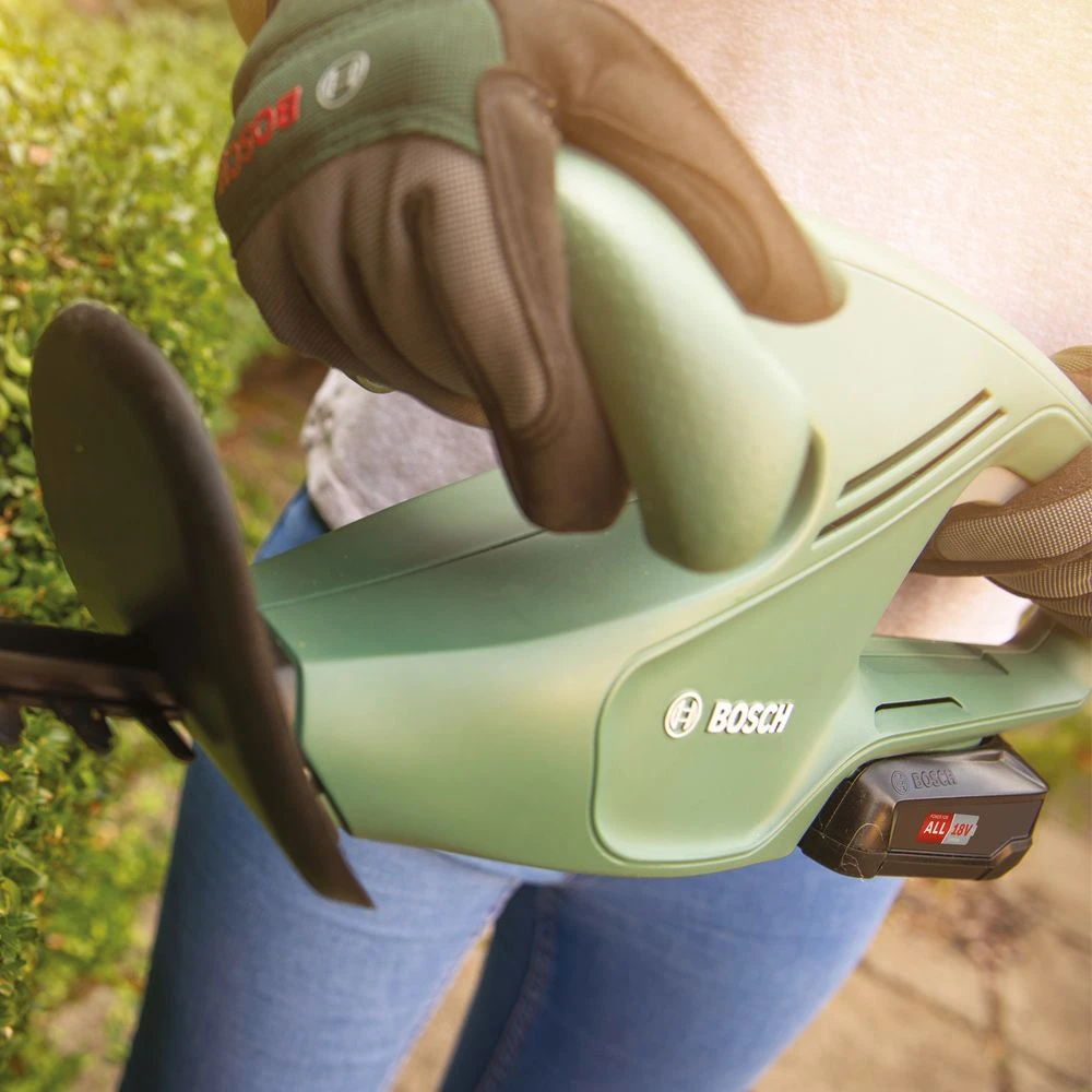 Bosch EasyHedgeCut 18-45 45cm 18V Cordless Hedge Trimmer (with 2.0Ah Battery & Charger) (Bundle Builder) 5 Bosch EasyHedgeCut 18-45 45cm 18V Cordless Hedge Trimmer (with 2.0Ah Battery & Charger) (Bundle Builder) - Image 5