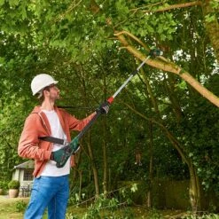 Bosch UniversalChainPole 18V Cordless Pole Saw (with 2.5Ah Battery & Charger) -Greenworks Sale Shop bosch universalchainpole18 lifestyle 3