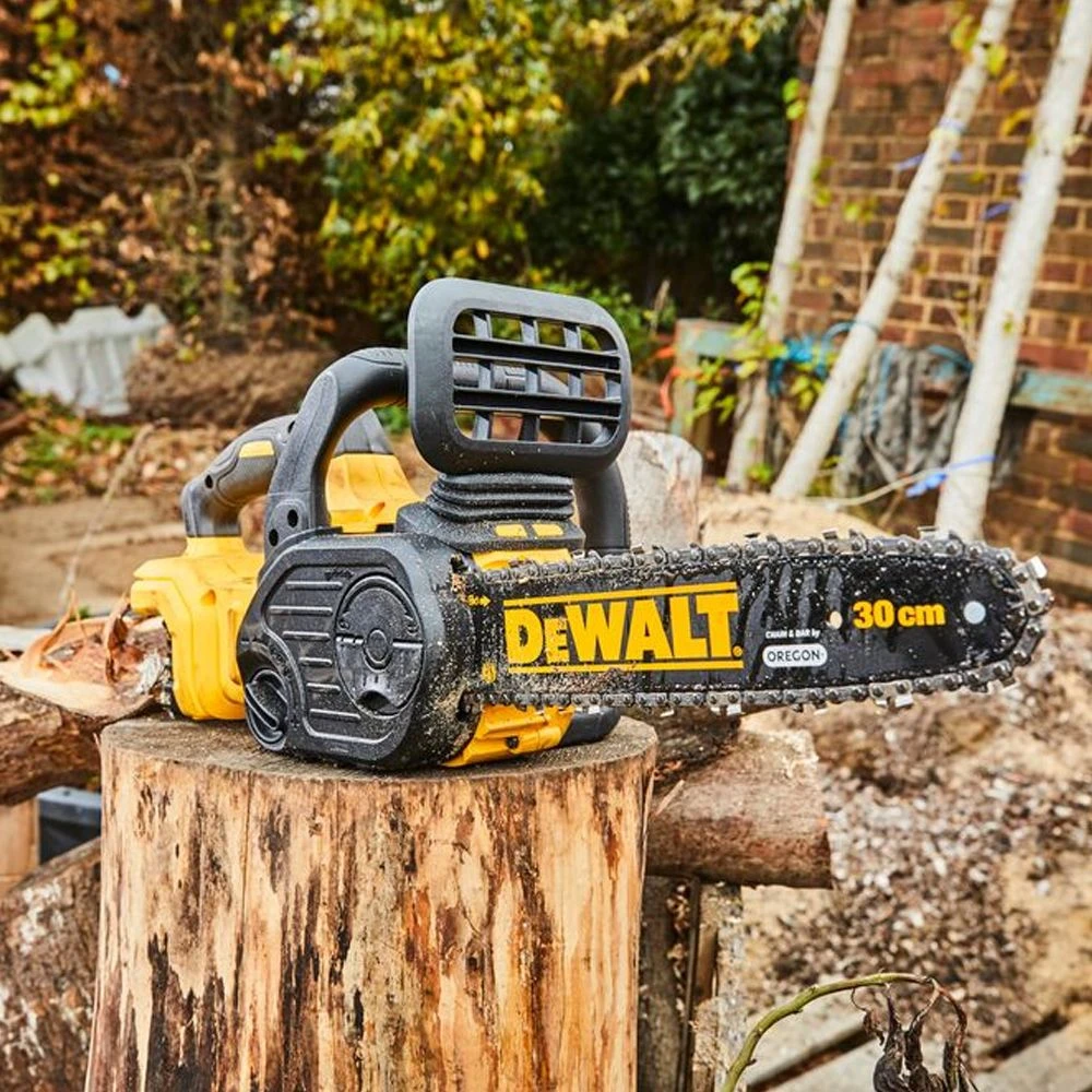 DeWalt DCM565P1-GB 18V XR 30cm Cordless Chainsaw (with 5Ah Battery & Charger) 10 DeWalt DCM565P1-GB 18V XR 30cm Cordless Chainsaw (with 5Ah Battery & Charger) - Image 10