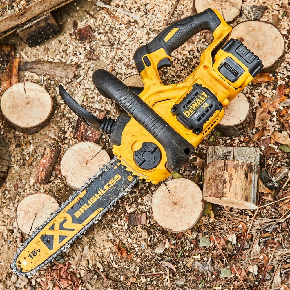 DeWalt DCM565P1-GB 18V XR 30cm Cordless Chainsaw (with 5Ah Battery & Charger) 7 DeWalt DCM565P1-GB 18V XR 30cm Cordless Chainsaw (with 5Ah Battery & Charger) - Image 7