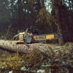 DeWalt DCM575X1-GB 54V XR FLEXVOLT 40cm Cordless Chainsaw (with 9Ah Battery & Fast Charger) -Greenworks Sale Shop dewalt dcm575 chainsaw lifestyle