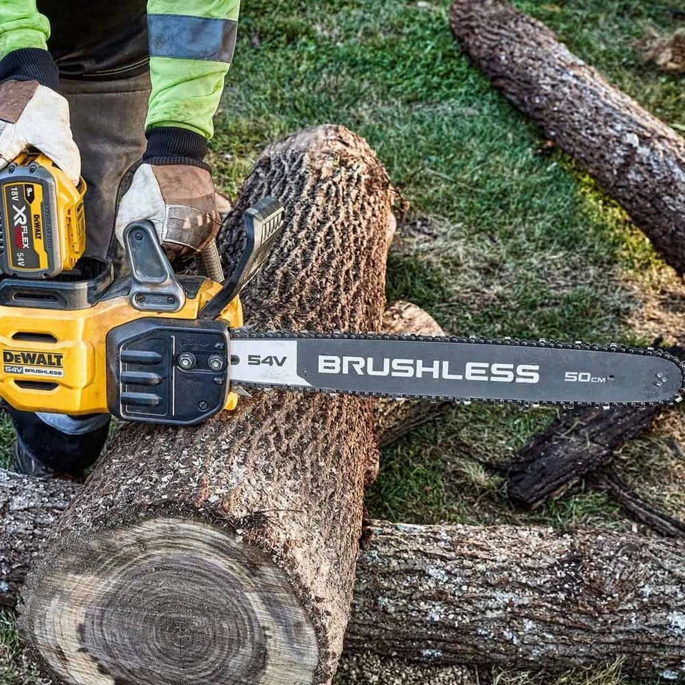 DeWalt DCMCS575X1-GB 54V XR FLEXVOLT 50cm Cordless Chainsaw (with 9Ah Battery & Fast Charger) 5 DeWalt DCMCS575X1-GB 54V XR FLEXVOLT 50cm Cordless Chainsaw (with 9Ah Battery & Fast Charger) - Image 5