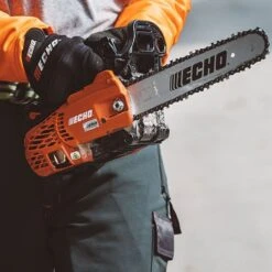 Echo CS-2511TES Professional Top Handle Chainsaw 25cc/25cm 9 Echo CS-2511TES Professional Top Handle Chainsaw 25cc/25cm -Greenworks Sale Shop echo cs 2511tes lifestyle
