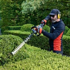 Echo DHC-2800R 56 EFORCE Cordless Hedge Trimmer (Bare Tool) -Greenworks Sale Shop echo dhc 2200r hedge trimmer lifestyle 1