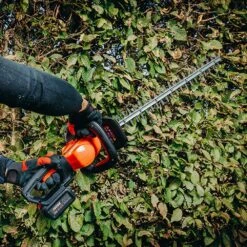 Echo DHC-310 Garden+ 40V Cordless Hedge Trimmer (Bare Tool) -Greenworks Sale Shop echo dhc 310 hedge trimmer lifestyle 3
