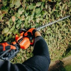 Echo DHC-310 Garden+ 40V Cordless Hedge Trimmer (Bare Tool) -Greenworks Sale Shop echo dhc 310 hedge trimmer lifestyle 4