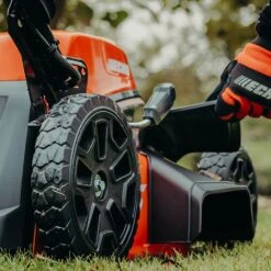 Echo DLM-310/46P Garden+ 40V Cordless Push Lawn Mower (Bare Tool) -Greenworks Sale Shop echo dlm 310 46p lawnmower lifestyle 3 2