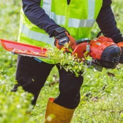 Echo HCS-3810ES Petrol Hedge Trimmer 7 Echo HCS-3810ES Petrol Hedge Trimmer -Greenworks Sale Shop echo hcs 2810es hedge trimmer lifestyle 1