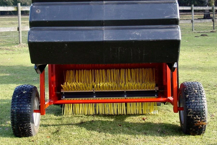 SCH Equestrian Powered Brush / Poo Picker 4 SCH Equestrian Powered Brush / Poo Picker - Image 4