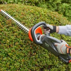Flymo UltraCut 500 18V Cordless Hedge Trimmer (with 2.5Ah Battery & Charger) 17 Flymo UltraCut 500 18V Cordless Hedge Trimmer (with 2.5Ah Battery & Charger) -Greenworks Sale Shop flymo ultracut500 hedge trimmer lifestyle