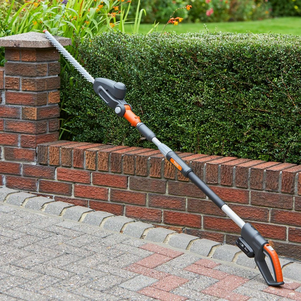 Flymo UltraReach 420 18V Cordless Pole Hedge Trimmer (with 2.5Ah Battery & Charger) 9 Flymo UltraReach 420 18V Cordless Pole Hedge Trimmer (with 2.5Ah Battery & Charger) - Image 9