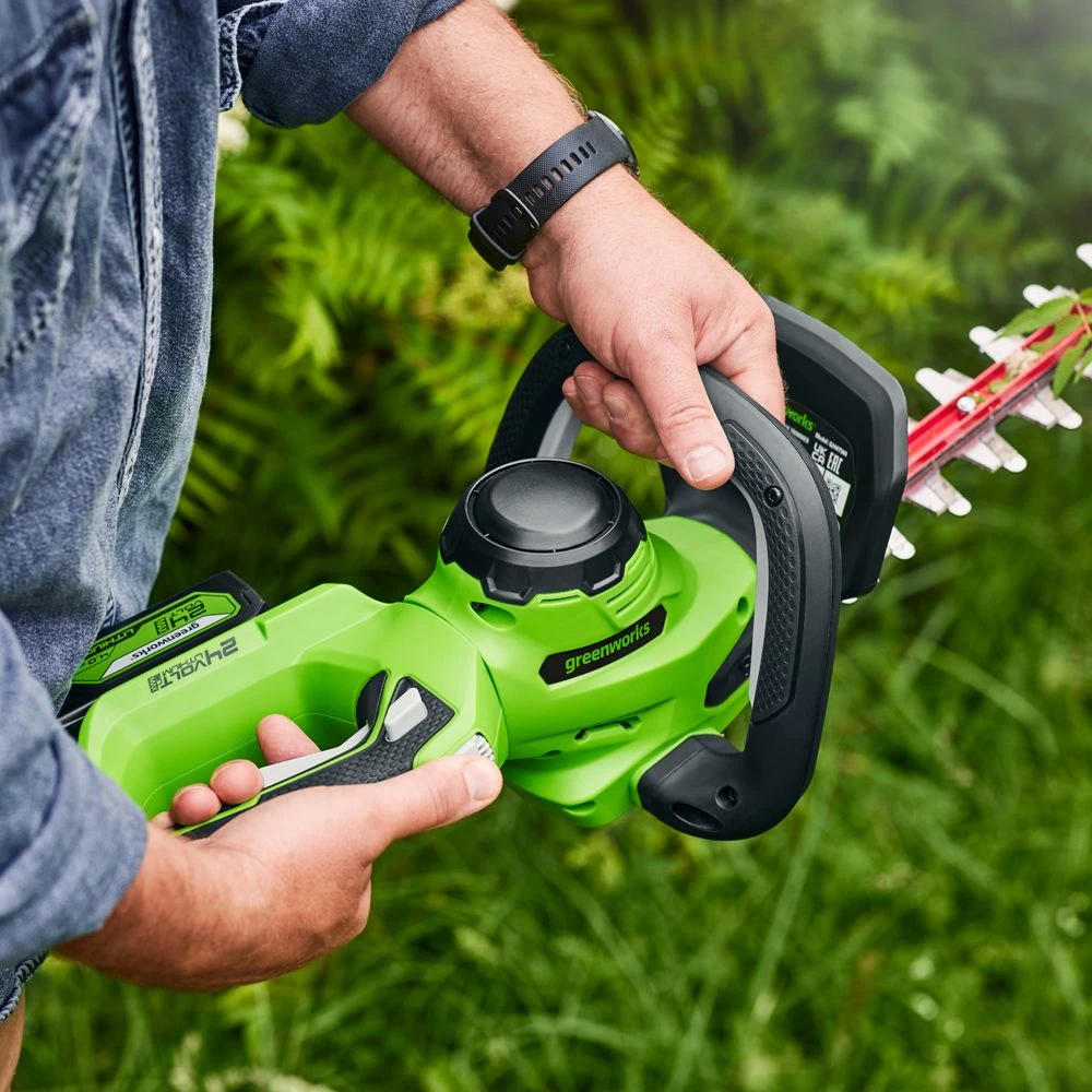 GreenWorks G24HT56II 24V Cordless Hedge Trimmer (Bare Tool) 6 GreenWorks G24HT56II 24V Cordless Hedge Trimmer (Bare Tool) - Image 6