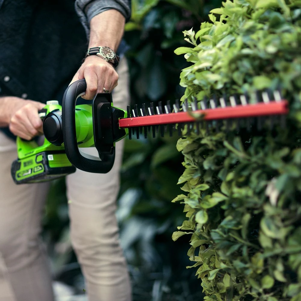 GreenWorks G40HT61K2 G-MAX 40V Cordless Hedge Trimmer (with 2Ah Battery & 2A Charger) (Bundle Builder) 8 GreenWorks G40HT61K2 G-MAX 40V Cordless Hedge Trimmer (with 2Ah Battery & 2A Charger) (Bundle Builder) - Image 8
