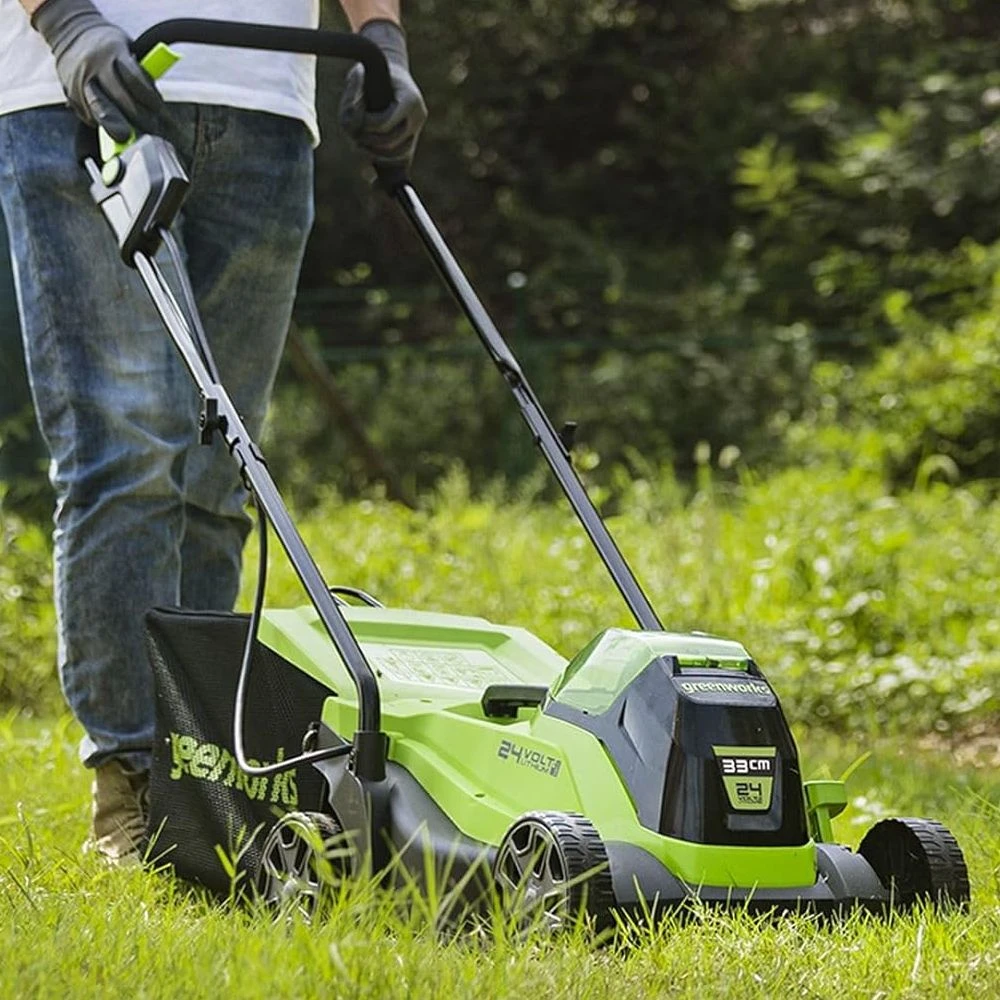 GreenWorks GD24LM33K2 33cm Brushless 24V Push Cordless Lawn Mower (with 2Ah Battery & 2A Charger) 5 GreenWorks GD24LM33K2 33cm Brushless 24V Push Cordless Lawn Mower (with 2Ah Battery & 2A Charger) - Image 5