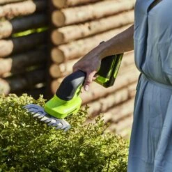 GreenWorks G24SHT 2-in-1 24V Cordless Grass Shrub Shear (with 2.0Ah Battery & 0.5Ah Micro Charger) 15 GreenWorks G24SHT 2-in-1 24V Cordless Grass Shrub Shear (with 2.0Ah Battery & 0.5Ah Micro Charger) -Greenworks Sale Shop gwg24sht 3