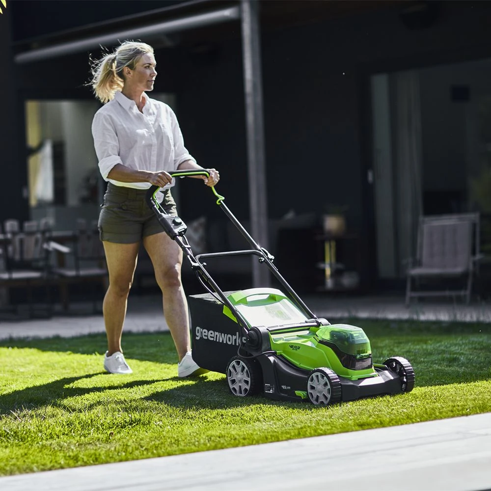 GreenWorks G24X2LM41K2X 3-in-1 41cm 48V Push Cordless Lawn Mower (with 2 X 2Ah 24V Batteries & Twin Charger) 10 GreenWorks G24X2LM41K2X 3-in-1 41cm 48V Push Cordless Lawn Mower (with 2 X 2Ah 24V Batteries & Twin Charger) - Image 10