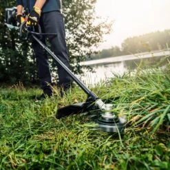 McCulloch B33 PS 4-in-1 Petrol Multicutter -Greenworks Sale Shop mcculloch b33ps brushcutter lifestyle 2 1