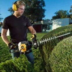 McCulloch HT 5622 Petrol Hedge Trimmer -Greenworks Sale Shop mcculloch ht5622 hedge trimmer lifestyle 2