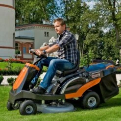 Oleo-Mac Mistral 72/12,5 K H Hydrostatic Rear Collect Ride-On Mower -Greenworks Sale Shop mistral 72 12 5kh lifestyle