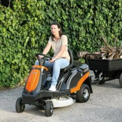 Oleo-Mac Mistral 72/12,5 K H Hydrostatic Rear Collect Ride-On Mower -Greenworks Sale Shop mistral lifestyle