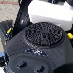 Oleo-Mac OM 107 L/24 KH 107cm Hydrostatic Side Discharge Lawn Tractor -Greenworks Sale Shop om107 24kh engine