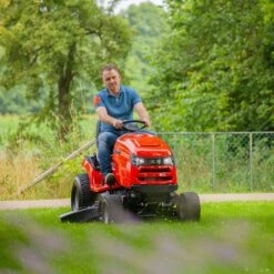 Simplicity Regent SLT175 107cm/42" Hydrostatic Mulching Rear Discharge Lawn Tractor -Greenworks Sale Shop slt175 lifestyle