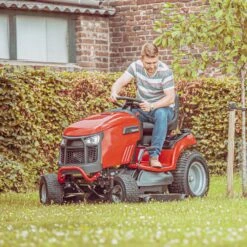 Snapper SPX275 122cm/48" Hydrostatic CentreCut™ Rear Discharge Lawn Tractor -Greenworks Sale Shop snapper spx275 lawn tractor lifestyle