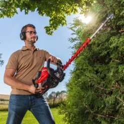Solo By AL-KO Comfort 163-55 Petrol Hedge Trimmer -Greenworks Sale Shop solo by al ko 163 55 hedge trimmer lifestyle 2