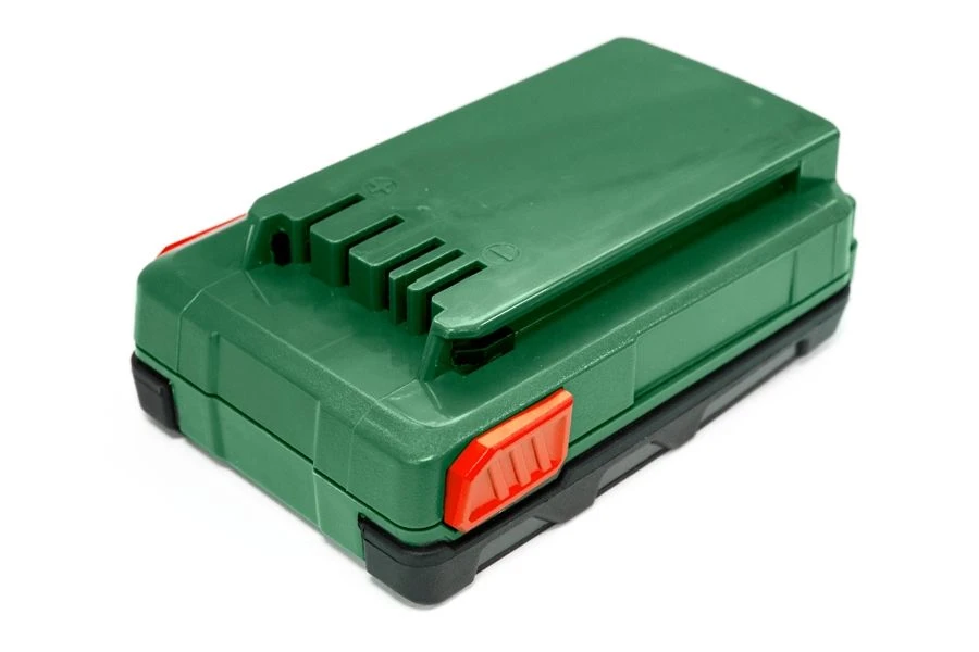 Webb WEV20HT 20V Cordless Hedge Trimmer (with 2Ah Battery & Charger) 7 Webb WEV20HT 20V Cordless Hedge Trimmer (with 2Ah Battery & Charger) - Image 7