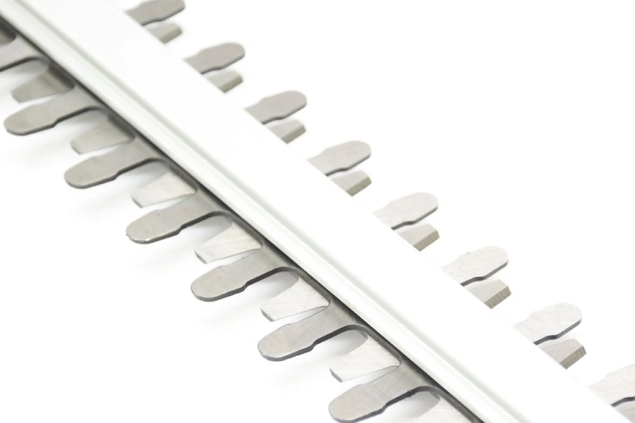 Webb WEV20HT 20V Cordless Hedge Trimmer (with 2Ah Battery & Charger) 5 Webb WEV20HT 20V Cordless Hedge Trimmer (with 2Ah Battery & Charger) - Image 5