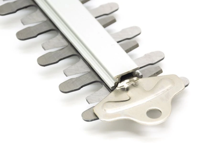 Webb WEV20HT 20V Cordless Hedge Trimmer (with 2Ah Battery & Charger) 6 Webb WEV20HT 20V Cordless Hedge Trimmer (with 2Ah Battery & Charger) - Image 6