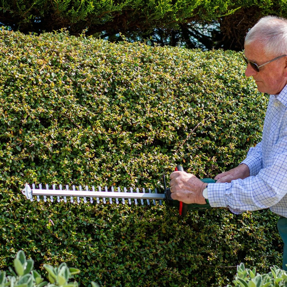 Webb WEV20HT 20V Cordless Hedge Trimmer (with 2Ah Battery & Charger) 8 Webb WEV20HT 20V Cordless Hedge Trimmer (with 2Ah Battery & Charger) - Image 8